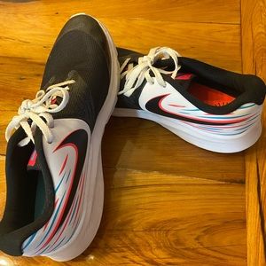 Nike RunFast Youth size 6.5 Like New worn 1 time